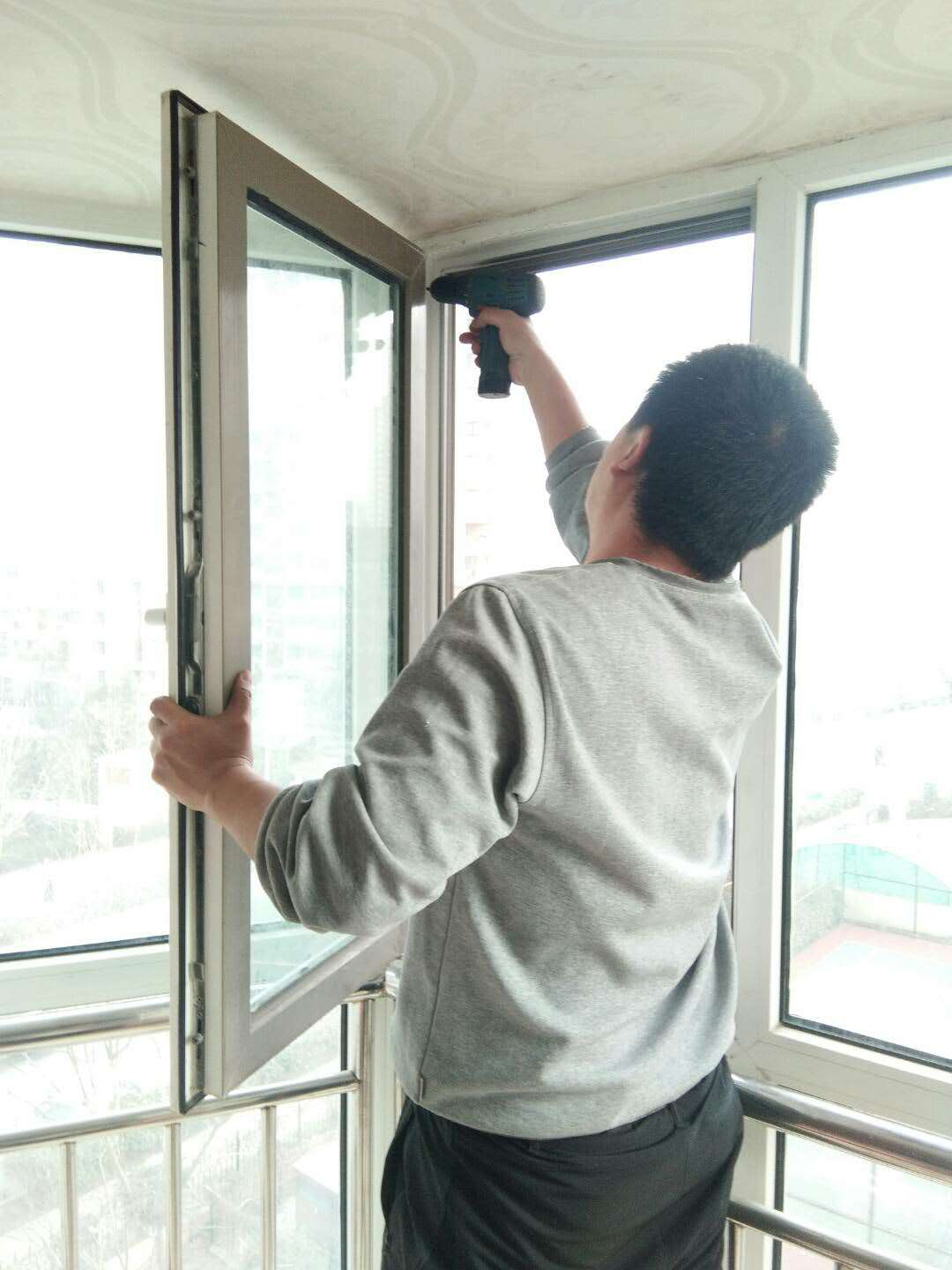 黃島區(qū)燈具、家具、廚具、衛(wèi)具專業(yè)安裝與維修服務(wù)，全區(qū)上門